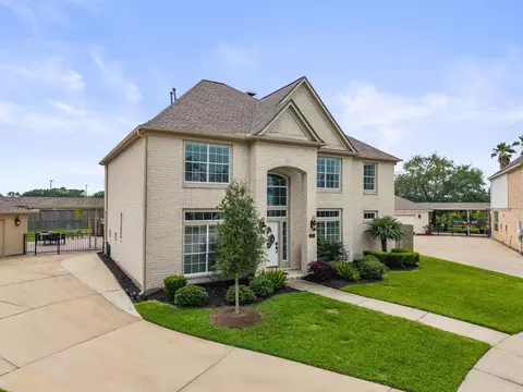 137 Bending Brook Ln, Dickinson, TX 77539