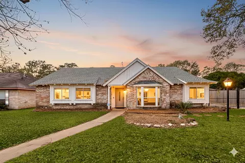 9707 Rocktree Dr, Houston, TX 77040