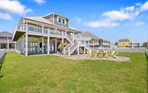2344 Trinidad Dr, Port Bolivar, TX 77650