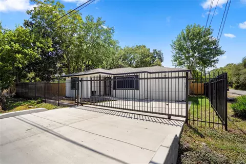 5202 Denmark St, Houston, TX 77016