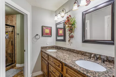 Bath - 4718 Fleming Downe Ln, Spring, TX 77388 photo 1 of 5