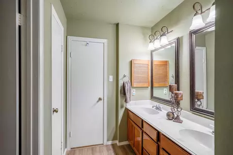 Bath - 4718 Fleming Downe Ln, Spring, TX 77388 photo 4 of 5