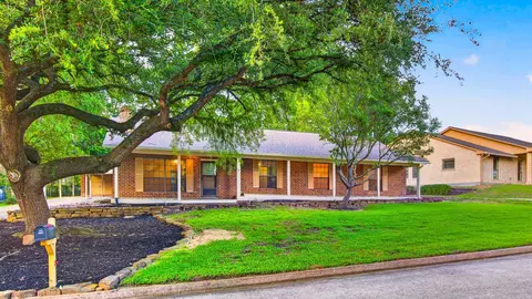 107 Greenbriar Dr, Montgomery, TX 77356