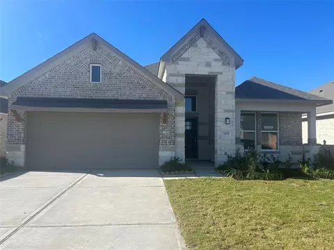 8319 Amber Summit Ln, Angleton, TX 77515