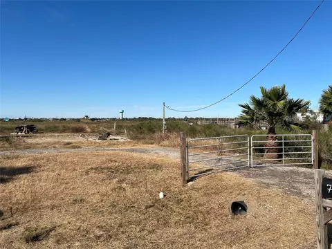 704 18th St, San Leon, TX 77539