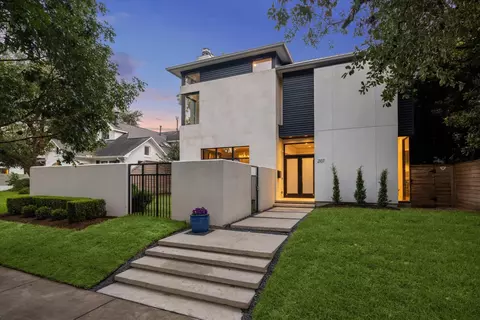 2107 Wroxton Rd, Houston, TX 77005