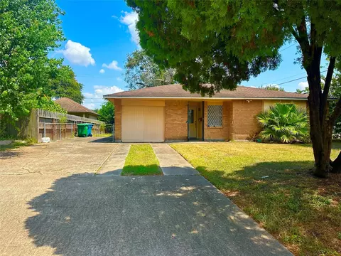 5502 Mackinaw St, Houston, TX 77053