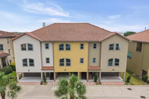 35 Armand Shore Dr, Houston, TX 77058