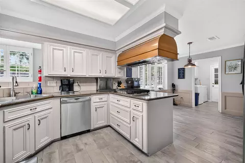 Kitchen - 303 Springwood St, New Caney, TX 77357 photo 3 of 4
