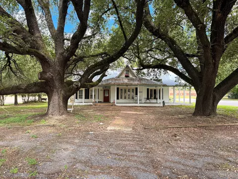 313 S Main St, Jewett, TX 75846