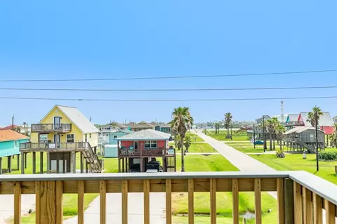 Exterior - 344 Thunder Rd, Surfside Beach, TX 77541 photo 2 of 7