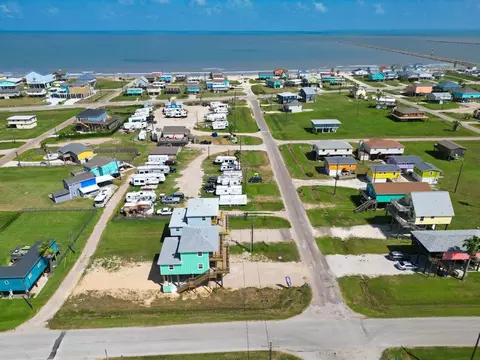 View/Area - 344 Thunder Rd, Surfside Beach, TX 77541 photo 3 of 10