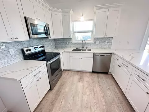 Kitchen - 344 Thunder Rd, Surfside Beach, TX 77541 photo 3 of 6