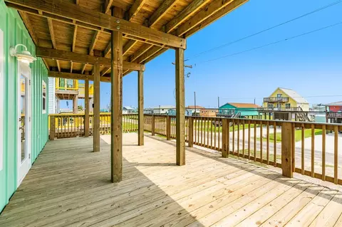 Exterior - 344 Thunder Rd, Surfside Beach, TX 77541 photo 5 of 7