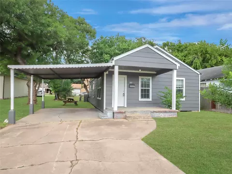 810 15th Ave N, Texas City, TX 77590