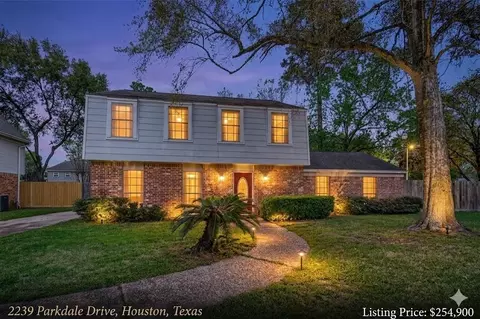 2239 Parkdale Dr, Kingwood, TX 77339