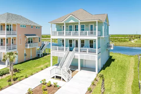 4135 Great Blue Heron Dr, Galveston, TX 77554