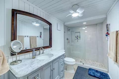 Bath - 346 Creekside Dr, Onalaska, TX 77360 photo 1 of 2