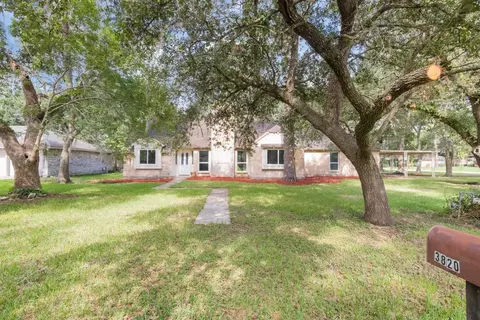 3820 Evergreen Dr, Dickinson, TX 77539