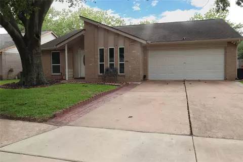 7611 Woodland West Dr, Houston, TX 77040