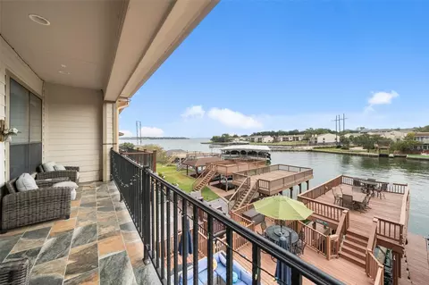 255 Capetown Dr, Montgomery, TX 77356