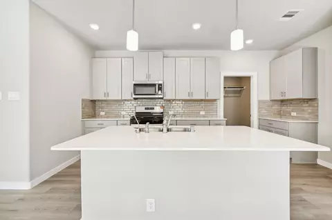Kitchen - 15447 Dapple Bluff Ln, Conroe, TX 77302 photo 2 of 3