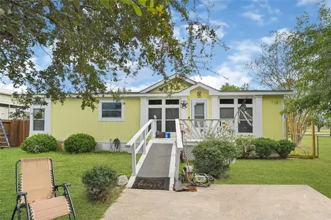 633 Crystal Ln, San Leon, TX 77539