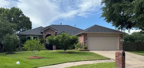 403 Stockbridge Ln, Dickinson, TX 77539