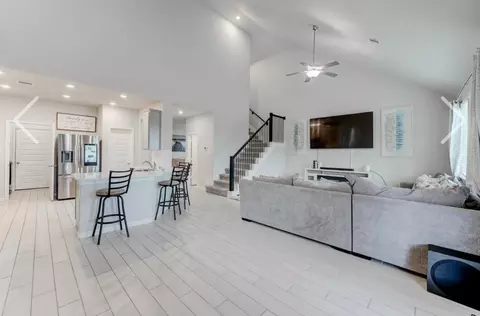10739 Cliffs View Dr, Rosharon, TX 77583
