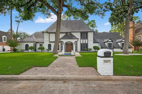 5607 Pebble Springs Dr, Houston, TX 77066