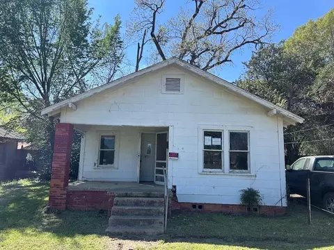 1111 Austin St, Jacksonville, TX 75766