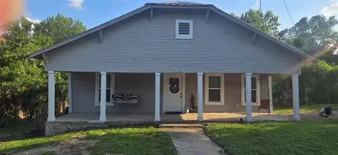 1303 20th St, Huntsville, TX 77340