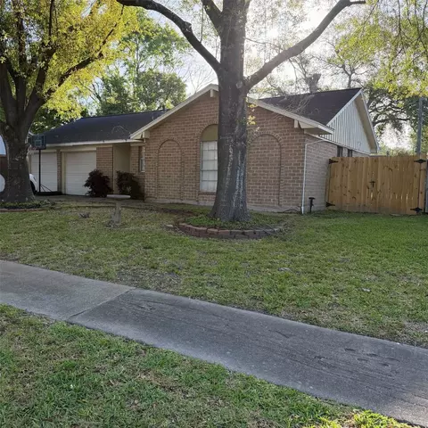 3223 Cedarmont Dr, La Porte, TX 77571