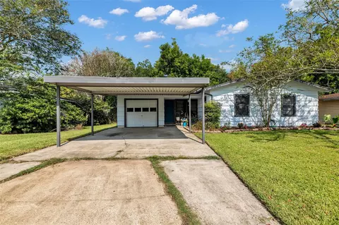 216 W Saunders St, League City, TX 77573