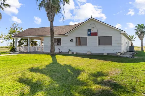 316 Marshall Johnson Ave S, Port Lavaca, TX 77979