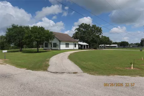 1413 N Main St, Schulenburg, TX 78956