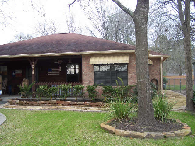 1016 Ridgeway Dr, Conroe, TX 77303 photo 1