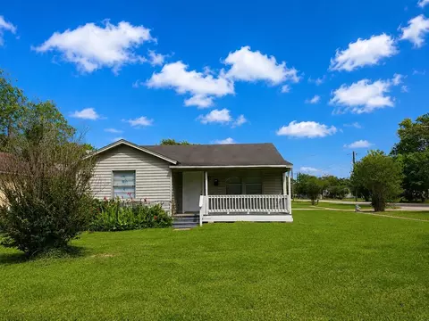 202 N Logan St, Texas City, TX 77590