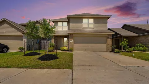 9106 Burnet Fields Dr, Baytown, TX 77521