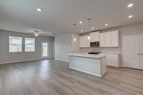 17613 Rosette Grass Dr, Conroe, TX 77385 photo 2