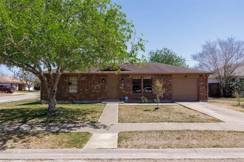 308 Hickory Ct, Bishop, TX 78343