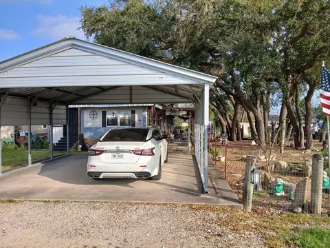 78 Avenue D, Van Vleck, TX 77482