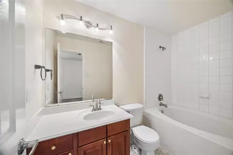 Bath - 2615 Spring Dusk Ln, Spring, TX 77373 photo 1 of 2