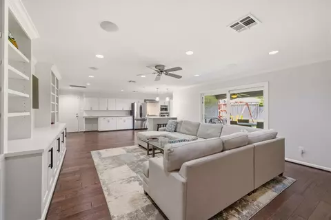 5434 Valkeith Dr, Houston, TX 77096