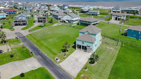 3228 Castle Dr, Crystal Beach, TX 77650