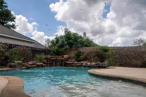 8855 Distant Woods Dr, Houston, TX 77095