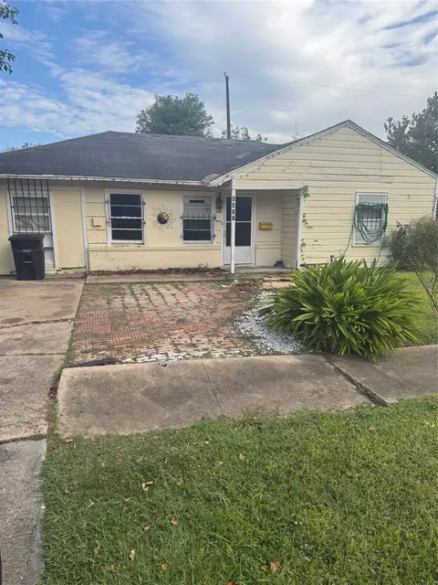 5417 Doulton Dr, Houston, TX 77033