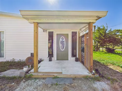 713 6th St, San Leon, TX 77539