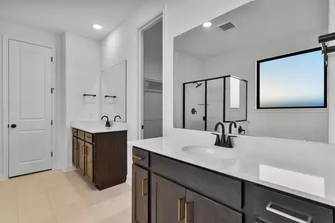 Bath - 7914 Jade Crest Dr, Angleton, TX 77515 photo 2 of 3