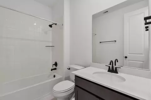 Bath - 7914 Jade Crest Dr, Angleton, TX 77515 photo 1 of 3